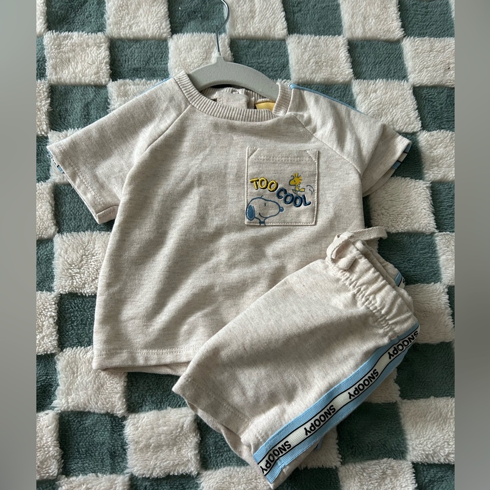 Snoopy baby outfit 0-3 months